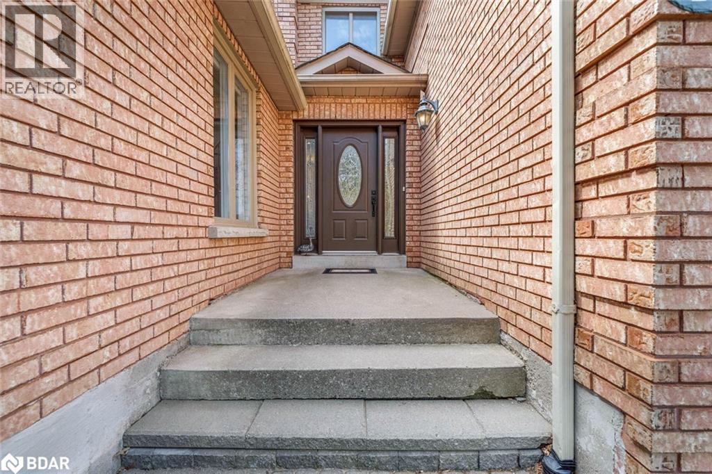 Photo 3 of 43 Falling Brook Drive, Barrie ON