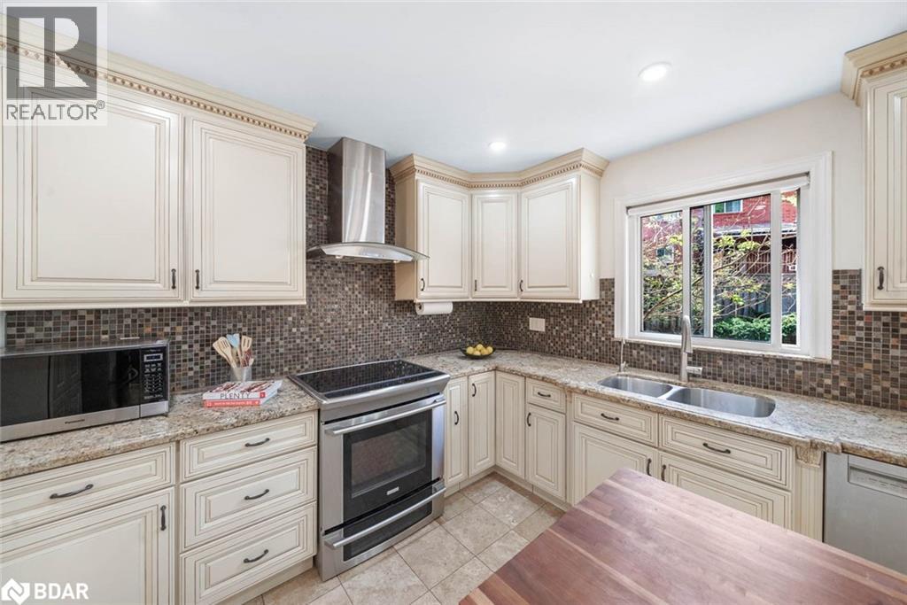 Photo 21 of 43 Falling Brook Drive, Barrie ON
