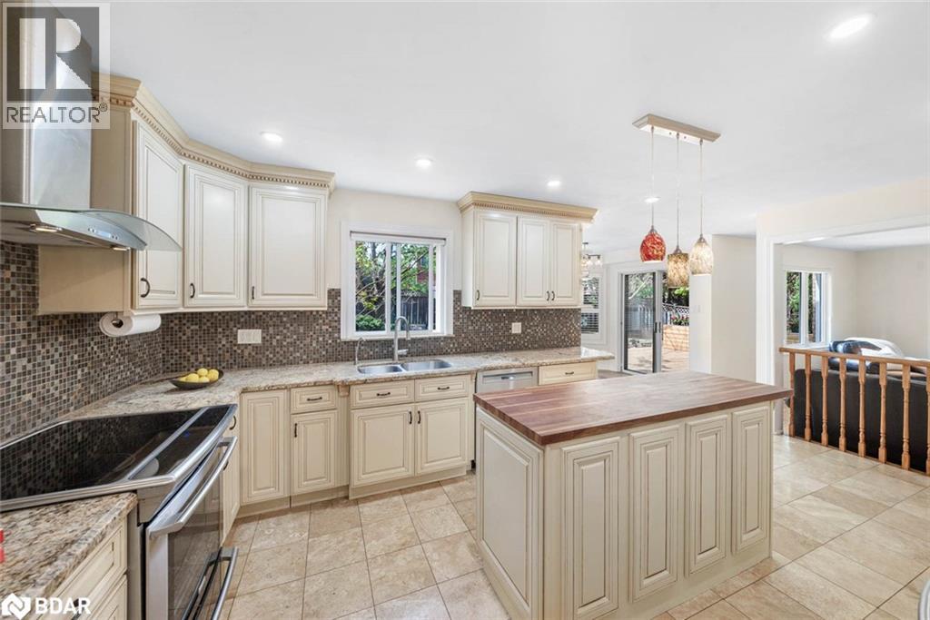 Photo 30 of 43 Falling Brook Drive, Barrie ON