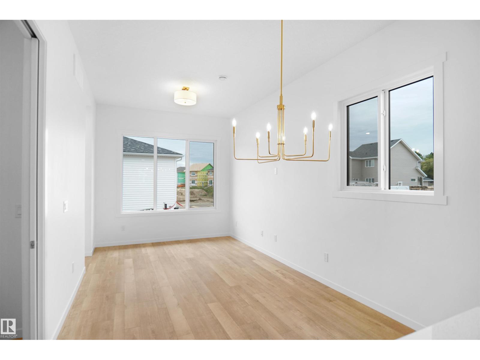 Photo 3 of 20609 42 Av Nw, Edmonton AB