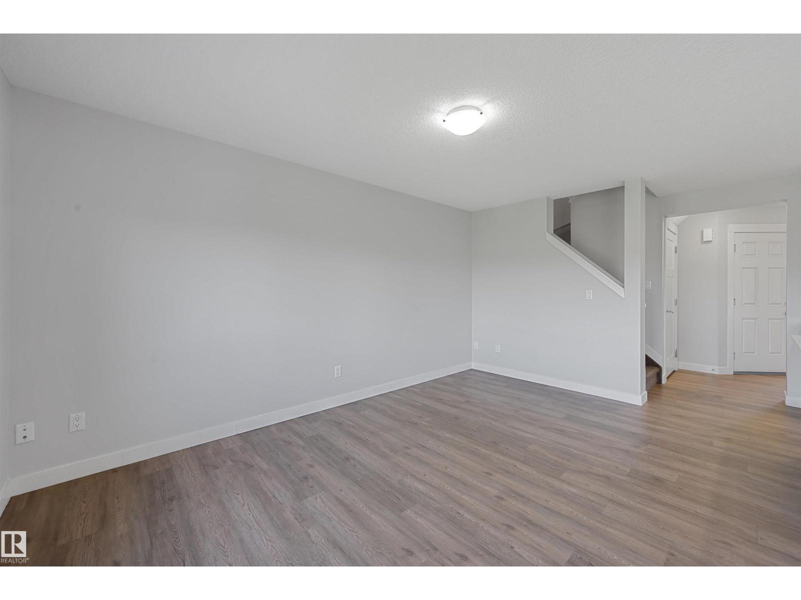 Photo 9 of 7096 South Terwillegar Dr Nw, Edmonton AB