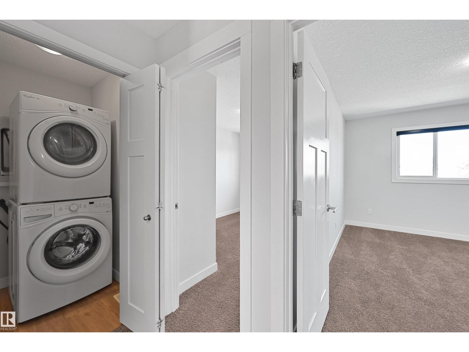 Photo 4 of 7096 South Terwillegar Dr Nw, Edmonton AB