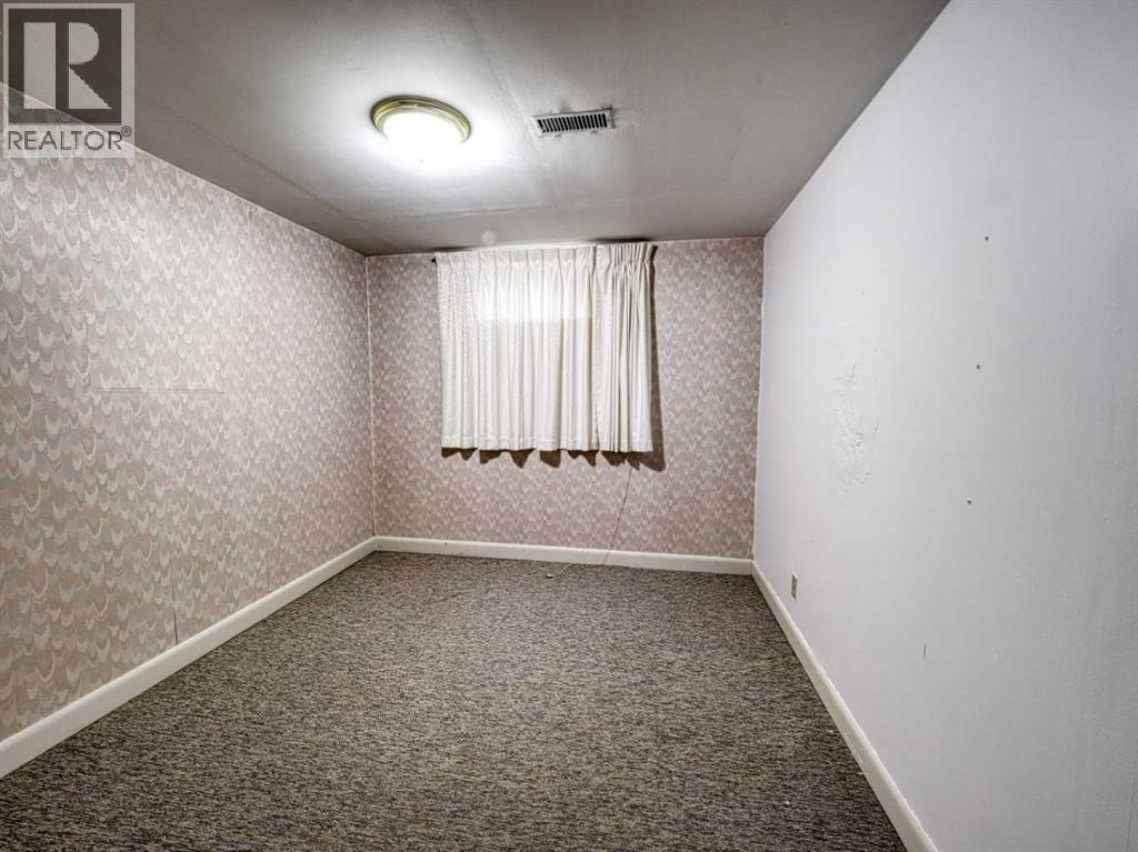 Single Family House Bungalow for Sale in  Grove Hill Road SW Glendale Calgary 