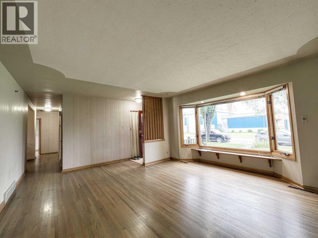 Single Family House Bungalow for Sale in  Grove Hill Road SW Glendale Calgary 
