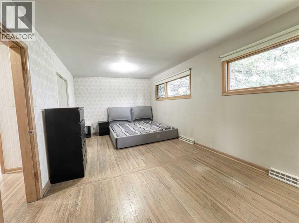 Single Family House Bungalow for Sale in  Grove Hill Road SW Glendale Calgary 