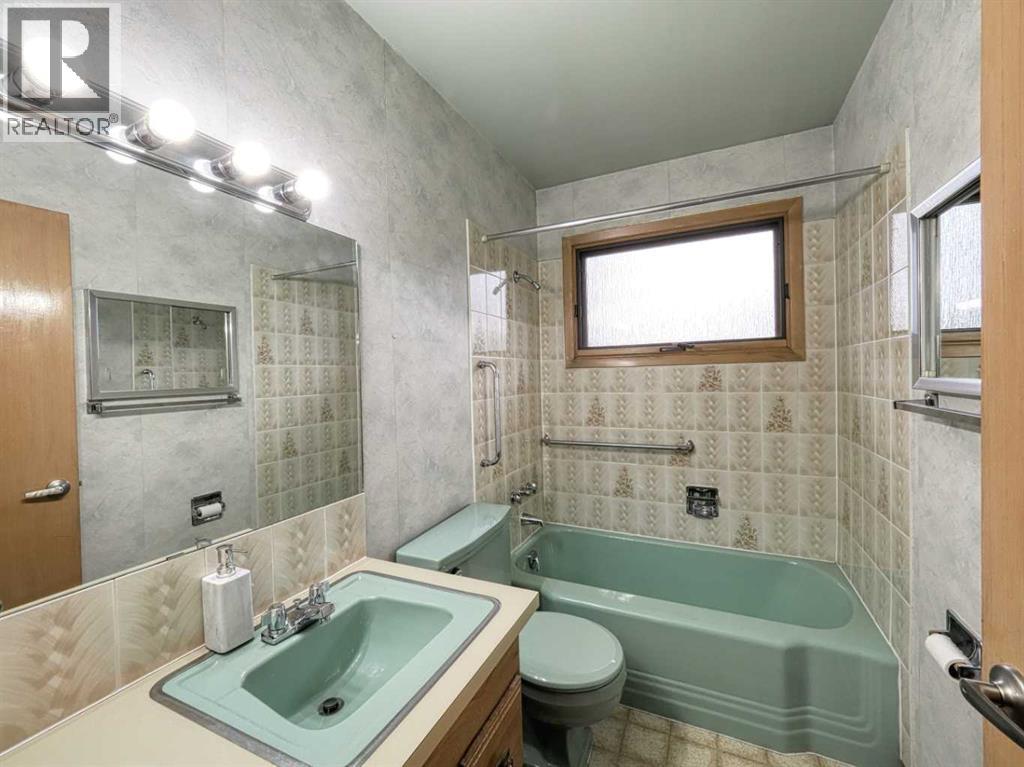 Single Family House Bungalow for Sale in  Grove Hill Road SW Glendale Calgary 