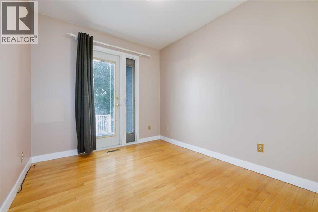 Photo 10 of 76 Doverglen Crescent Se, Calgary AB