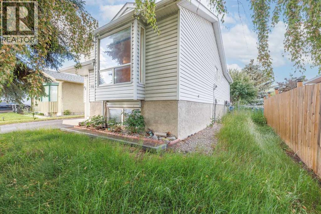 Photo 3 of 76 Doverglen Crescent Se, Calgary AB