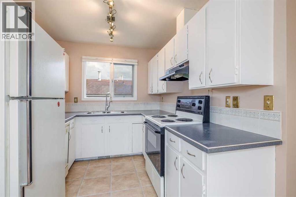 Photo 20 of 76 Doverglen Crescent Se, Calgary AB