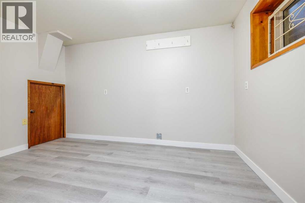 Photo 8 of 76 Doverglen Crescent Se, Calgary AB