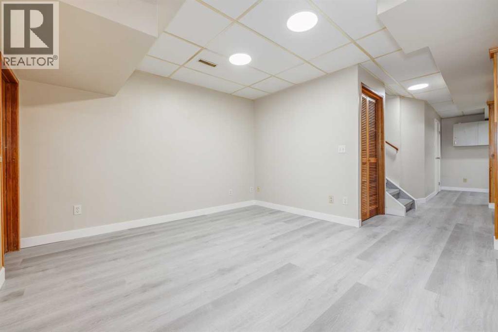 Photo 5 of 76 Doverglen Crescent Se, Calgary AB