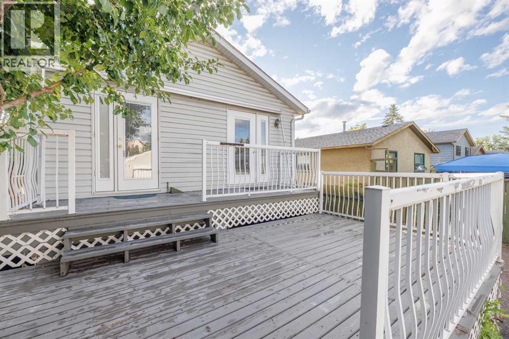 Photo 9 of 76 Doverglen Crescent Se, Calgary AB