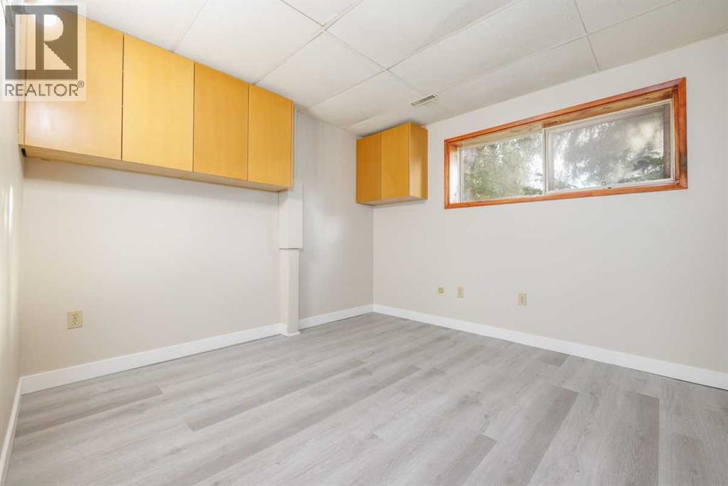 Photo 12 of 76 Doverglen Crescent Se, Calgary AB