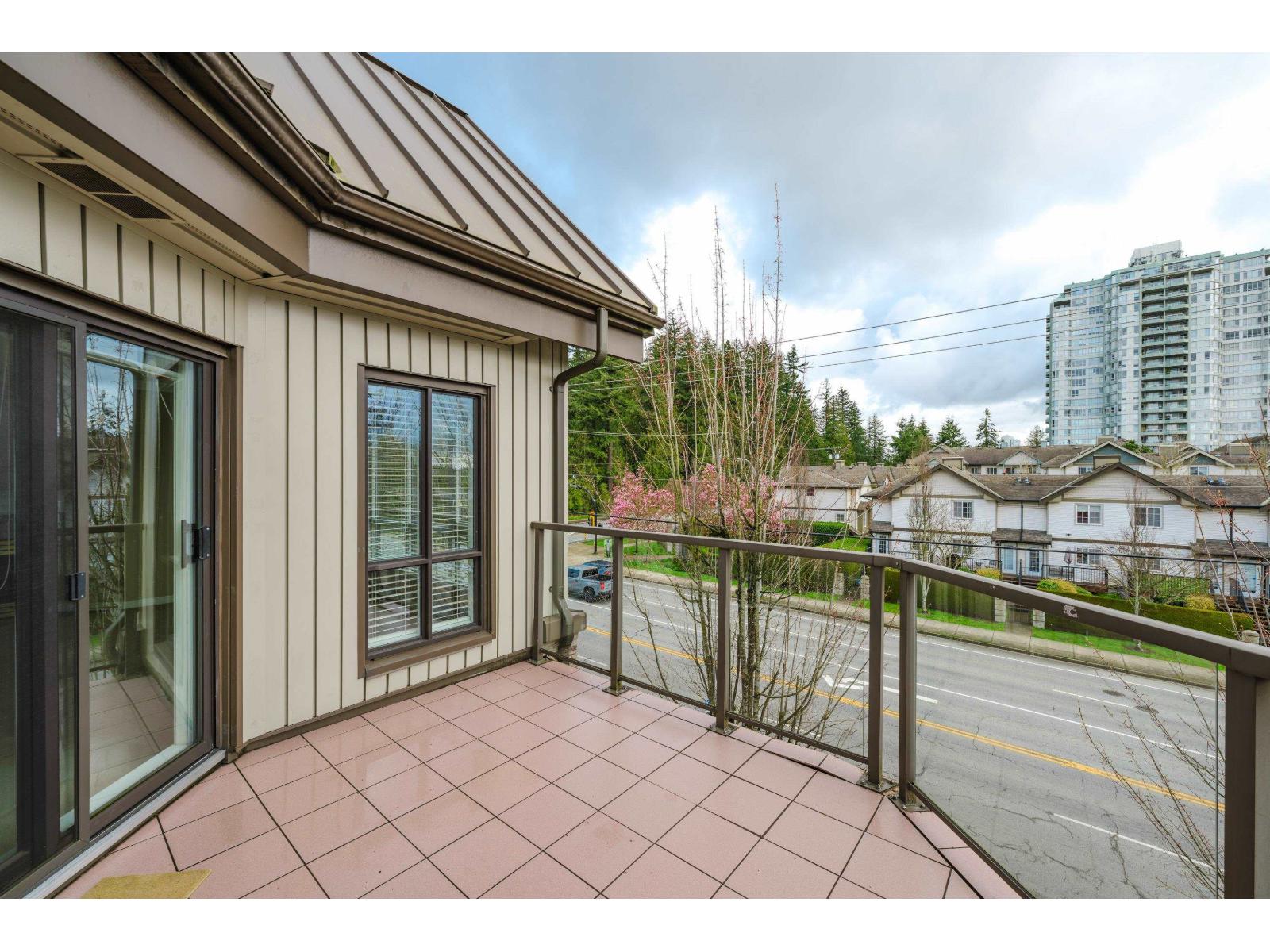 Photo 10 of 404 9978 148 Street, Surrey BC