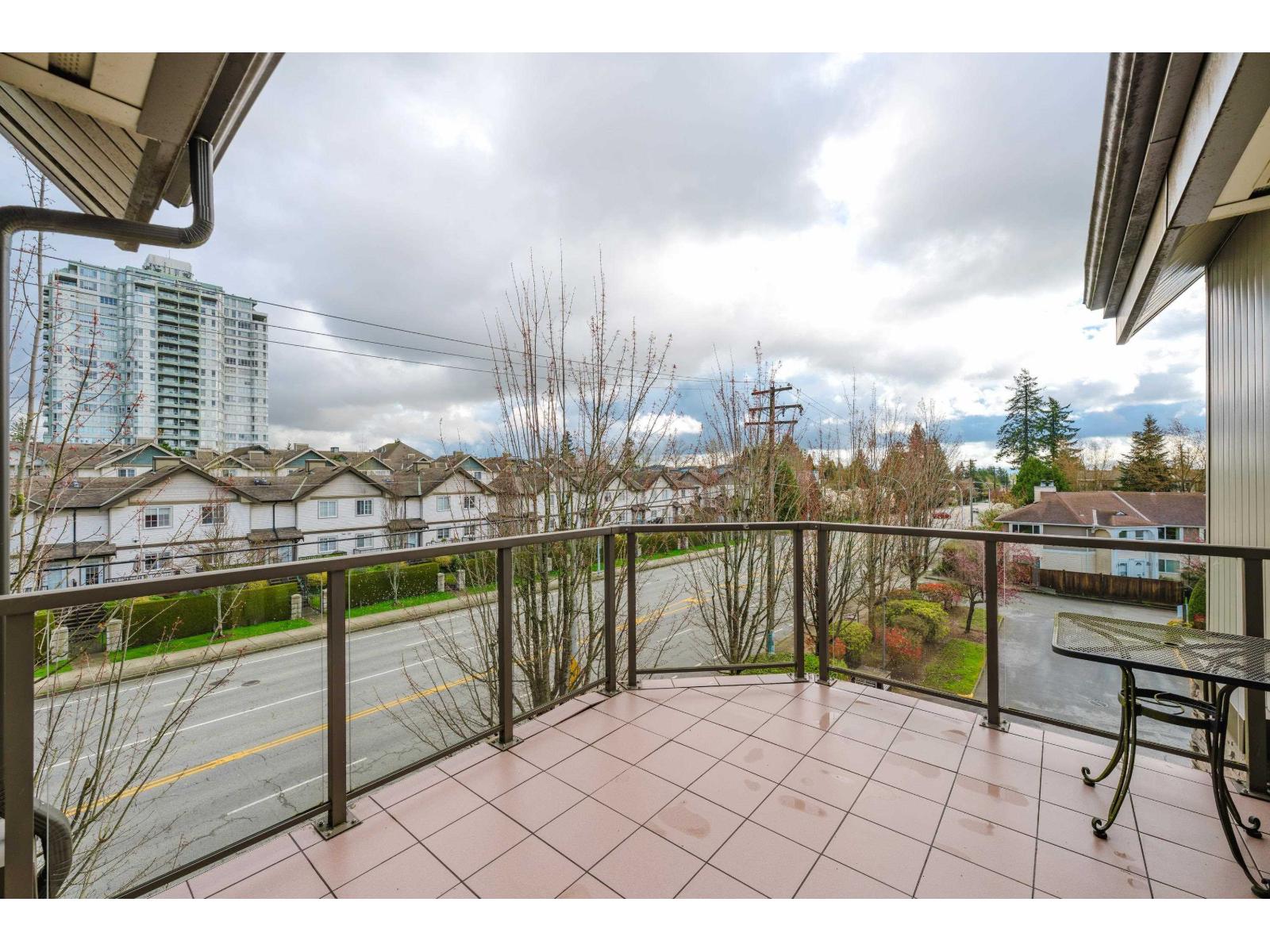 Photo 11 of 404 9978 148 Street, Surrey BC