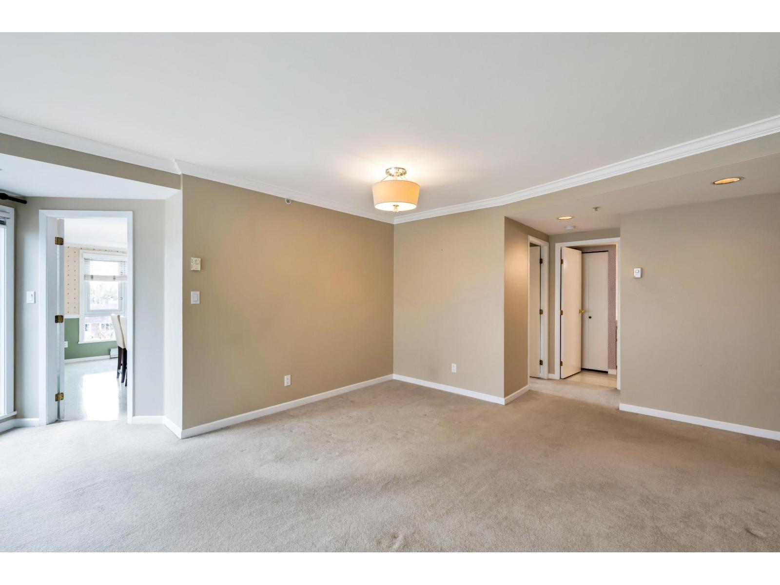 Photo 12 of 404 9978 148 Street, Surrey BC