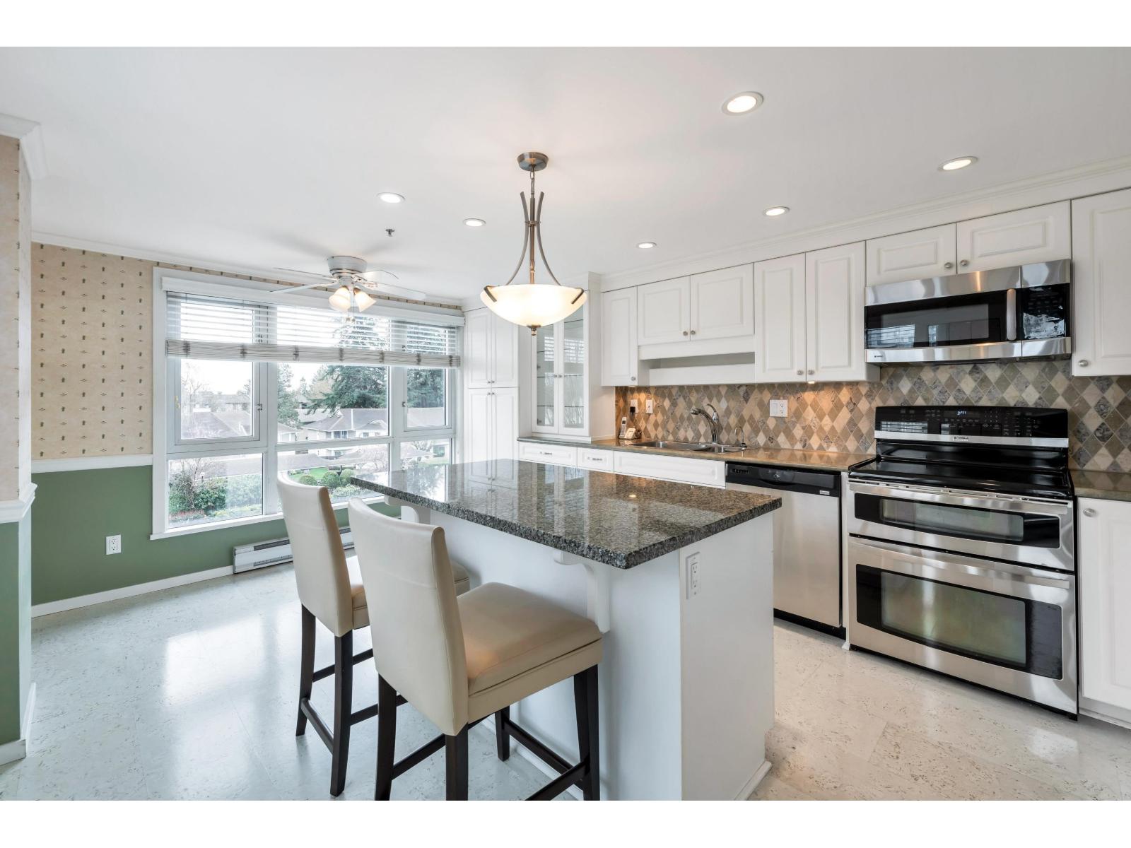 Photo 3 of 404 9978 148 Street, Surrey BC