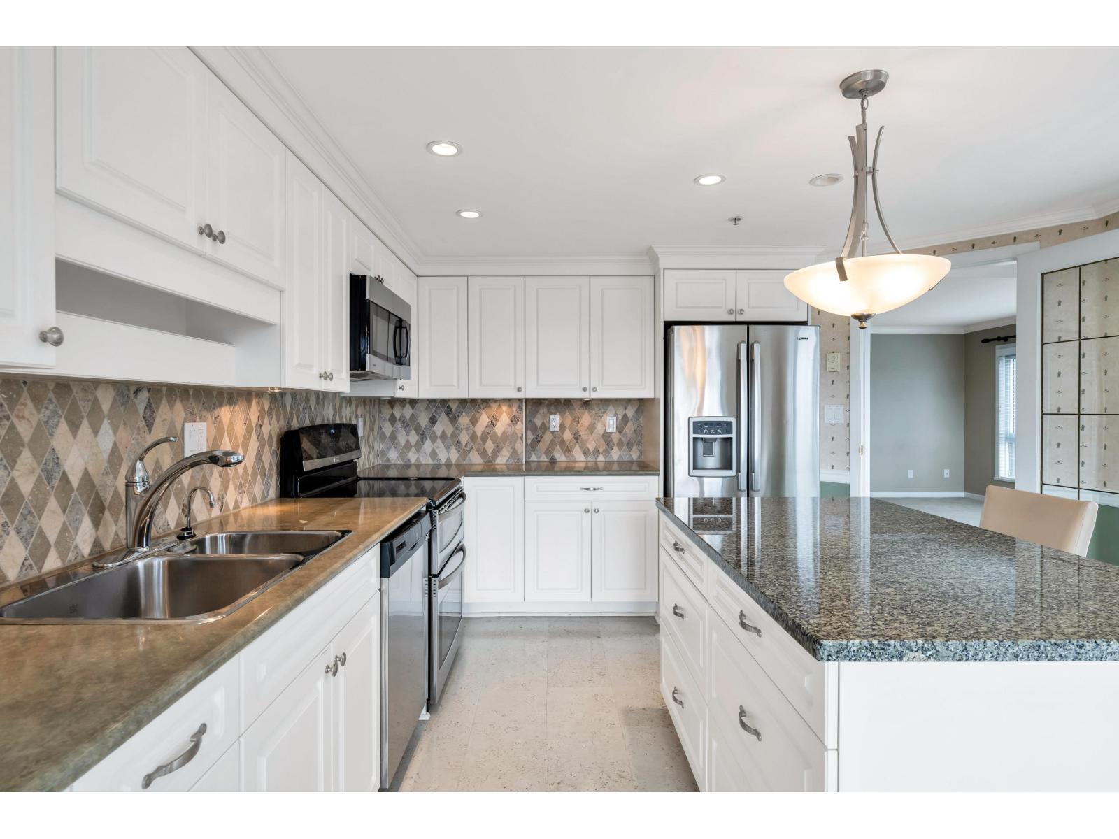 Photo 8 of 404 9978 148 Street, Surrey BC