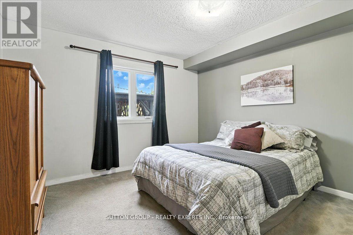 Photo 27 of 524 Garbutt Terrace, Peterborough North ON