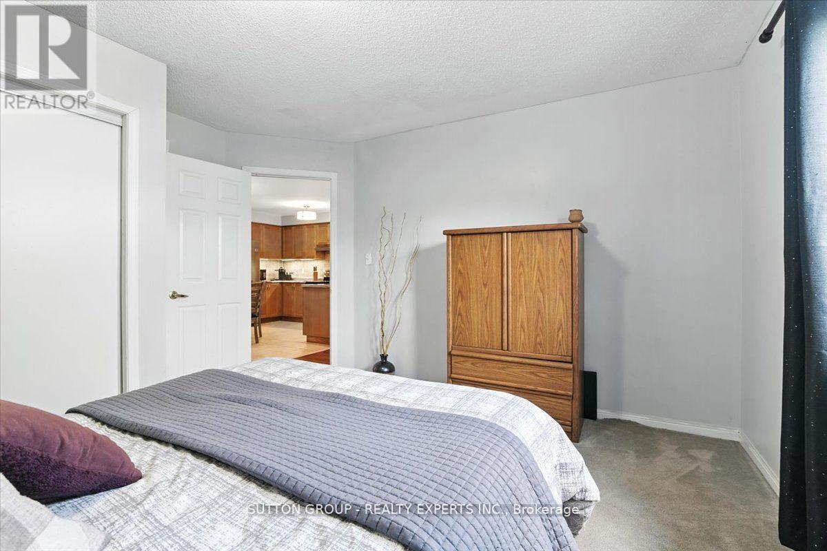 Photo 31 of 524 Garbutt Terrace, Peterborough North ON