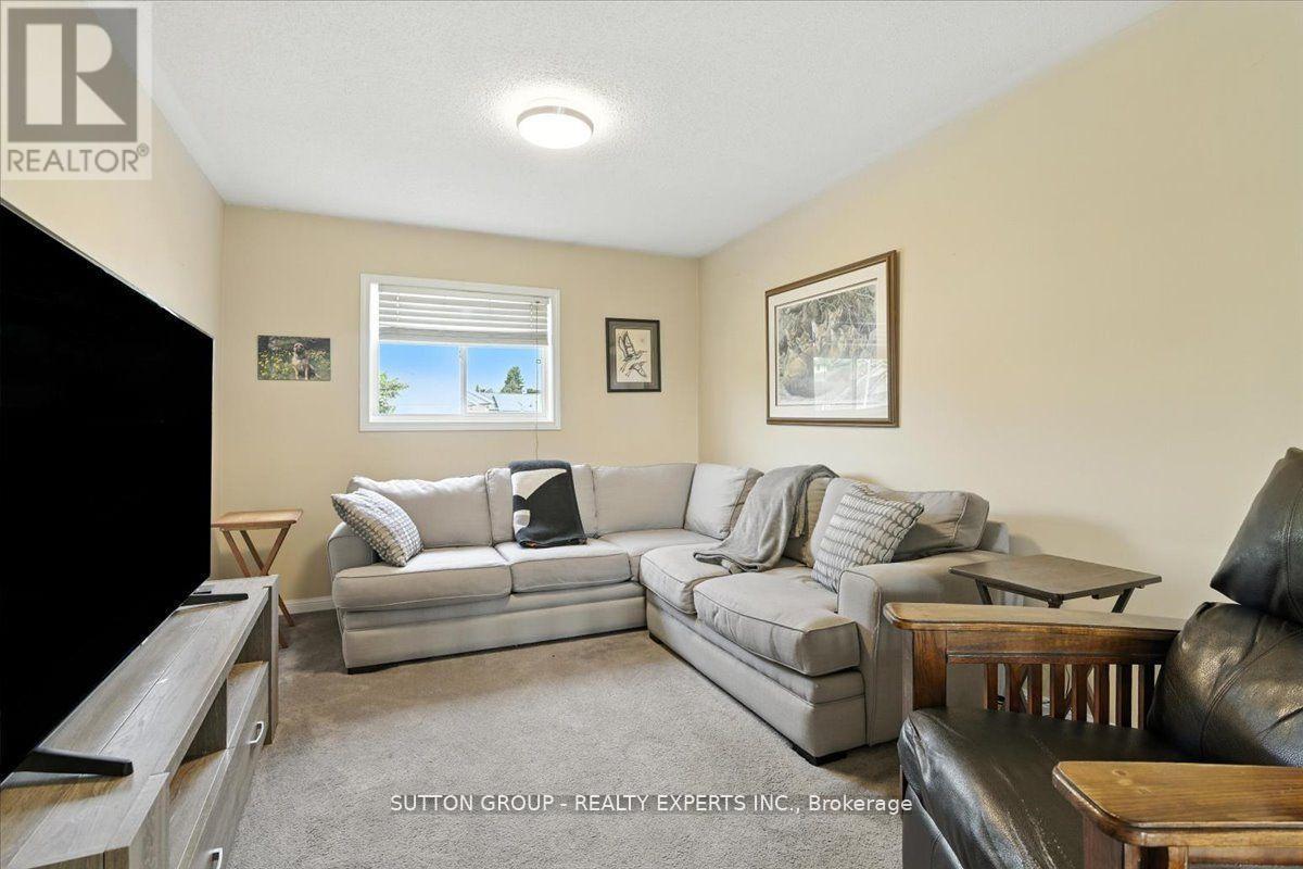 Photo 21 of 524 Garbutt Terrace, Peterborough North ON