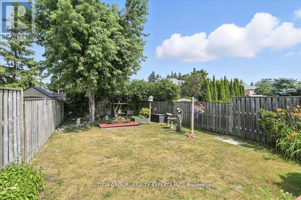 Photo 24 of 524 Garbutt Terrace, Peterborough North ON