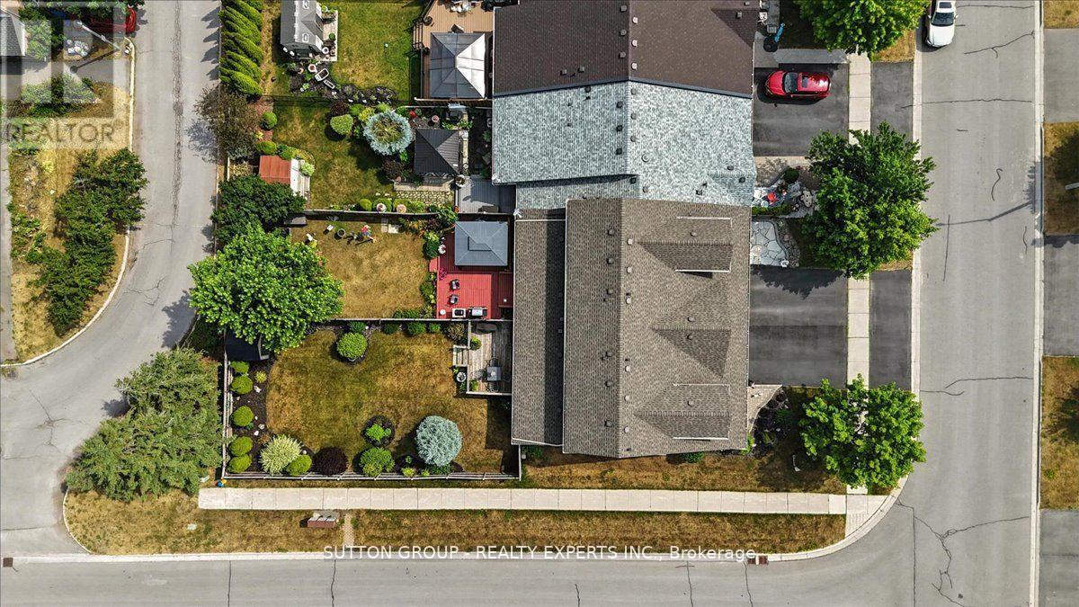Photo 10 of 524 Garbutt Terrace, Peterborough North ON