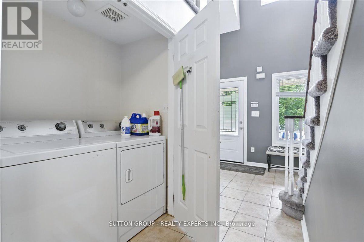 Photo 18 of 524 Garbutt Terrace, Peterborough North ON