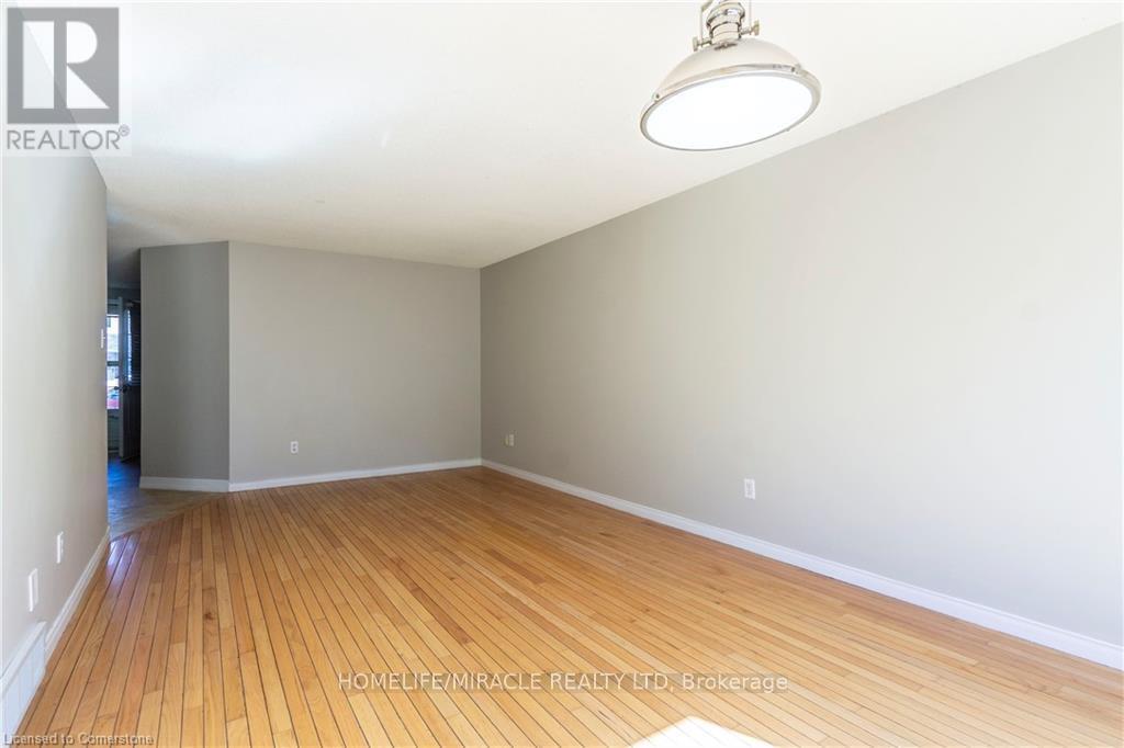 Photo 12 of 419 Downsview Place, Waterloo ON