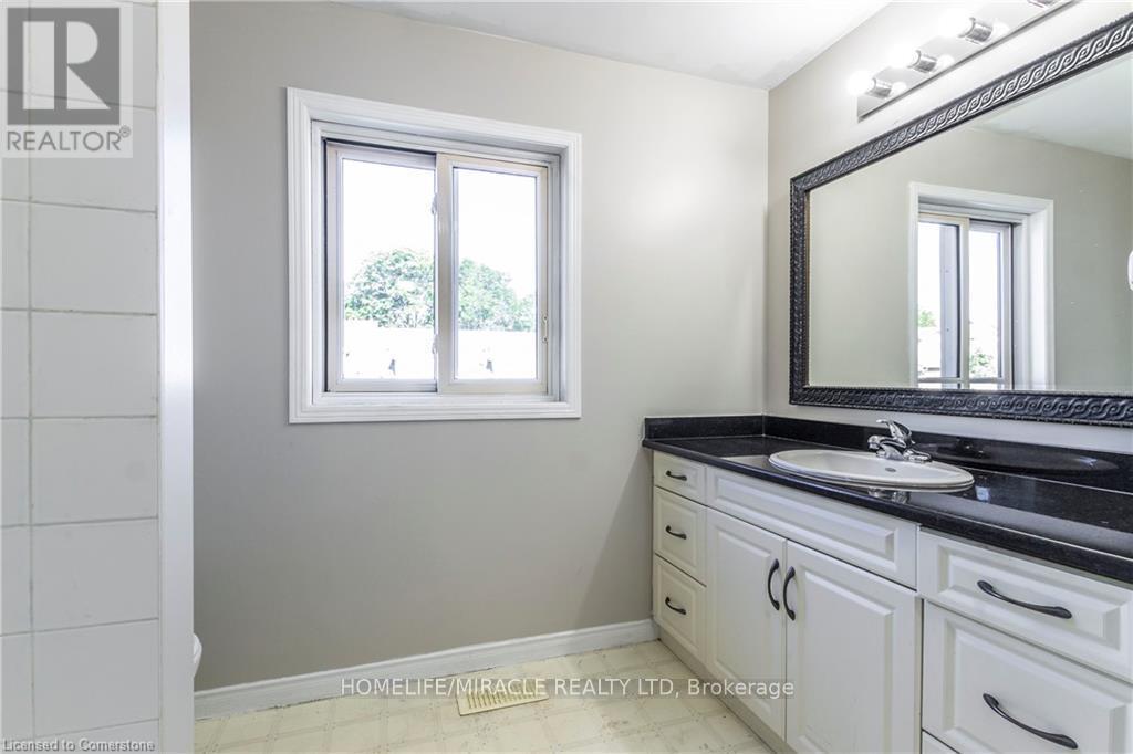 Photo 16 of 419 Downsview Place, Waterloo ON