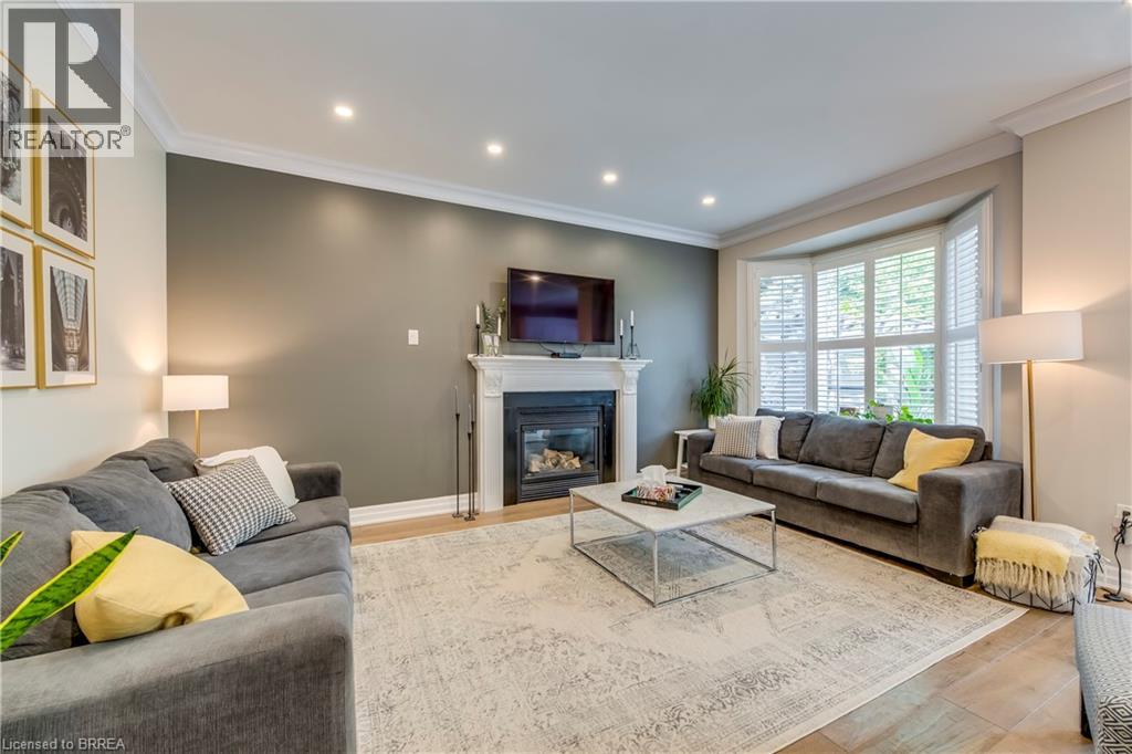 Photo 13 of 16 Sweetman Drive, Dundas ON