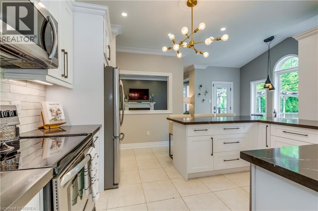 Photo 19 of 16 Sweetman Drive, Dundas ON