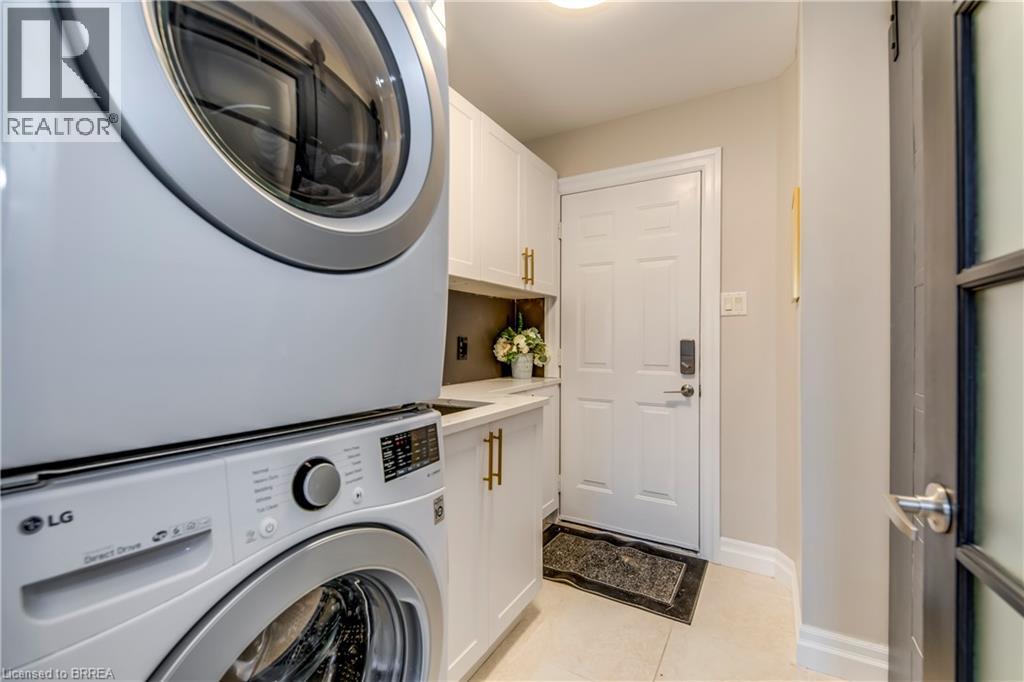 Photo 23 of 16 Sweetman Drive, Dundas ON