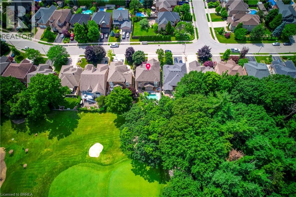Photo 3 of 16 Sweetman Drive, Dundas ON