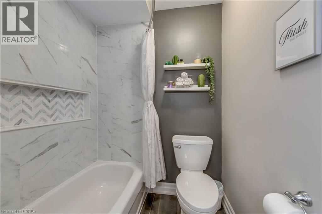 Photo 31 of 16 Sweetman Drive, Dundas ON