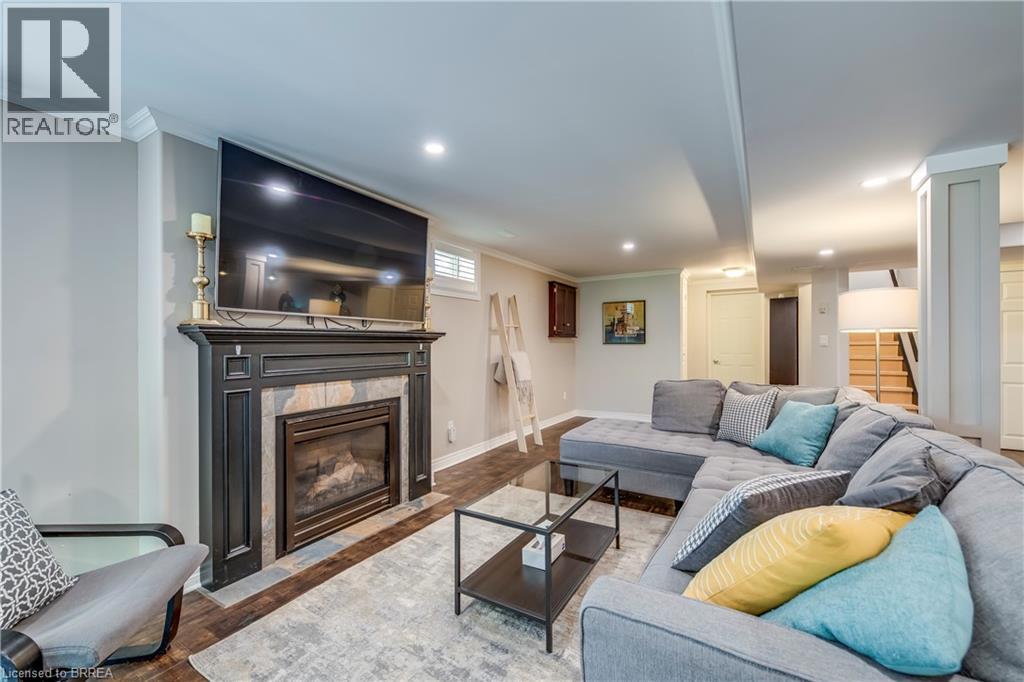Photo 33 of 16 Sweetman Drive, Dundas ON