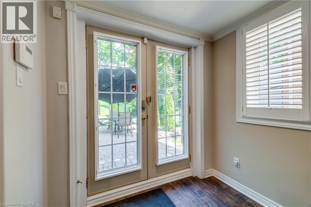Photo 37 of 16 Sweetman Drive, Dundas ON