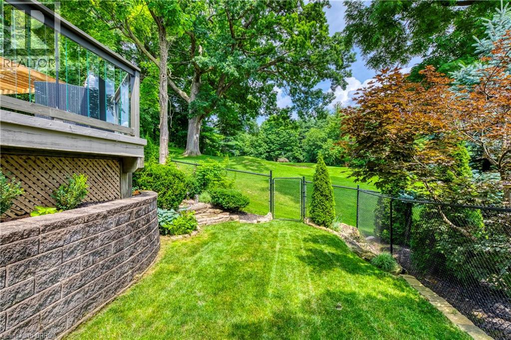 Photo 38 of 16 Sweetman Drive, Dundas ON