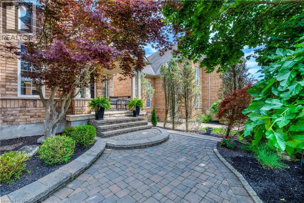 Photo 4 of 16 Sweetman Drive, Dundas ON