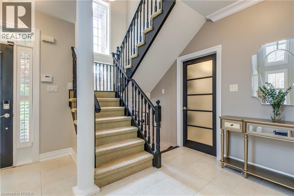 Photo 7 of 16 Sweetman Drive, Dundas ON