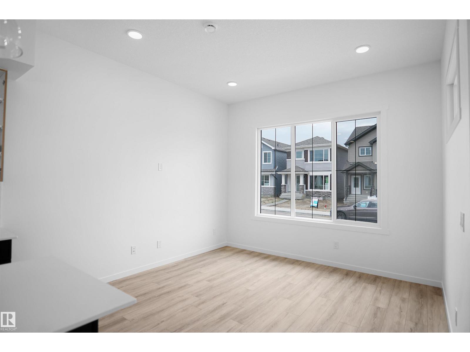 Photo 12 of 20603 42 Av Nw, Edmonton AB