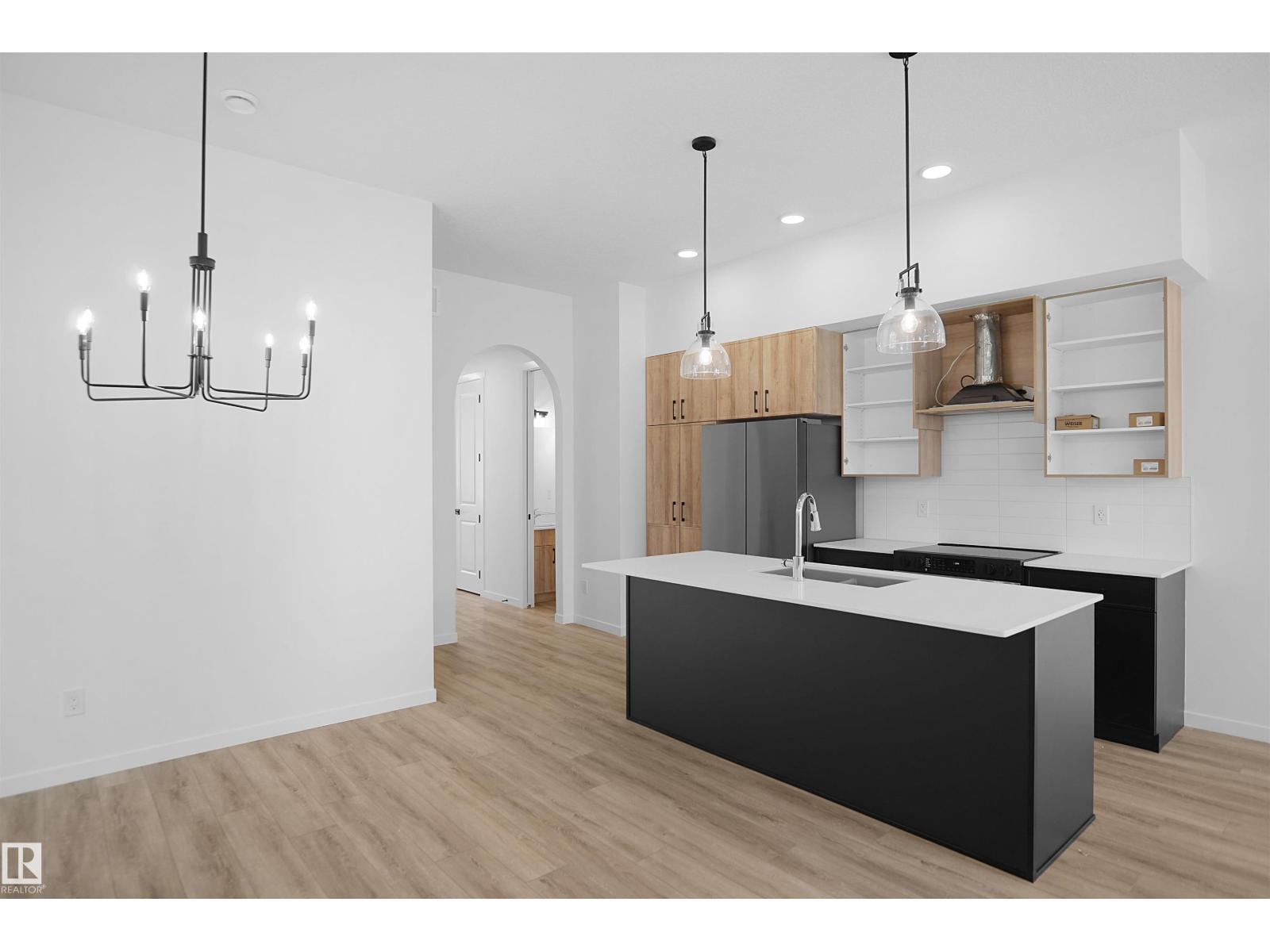 Photo 4 of 20603 42 Av Nw, Edmonton AB
