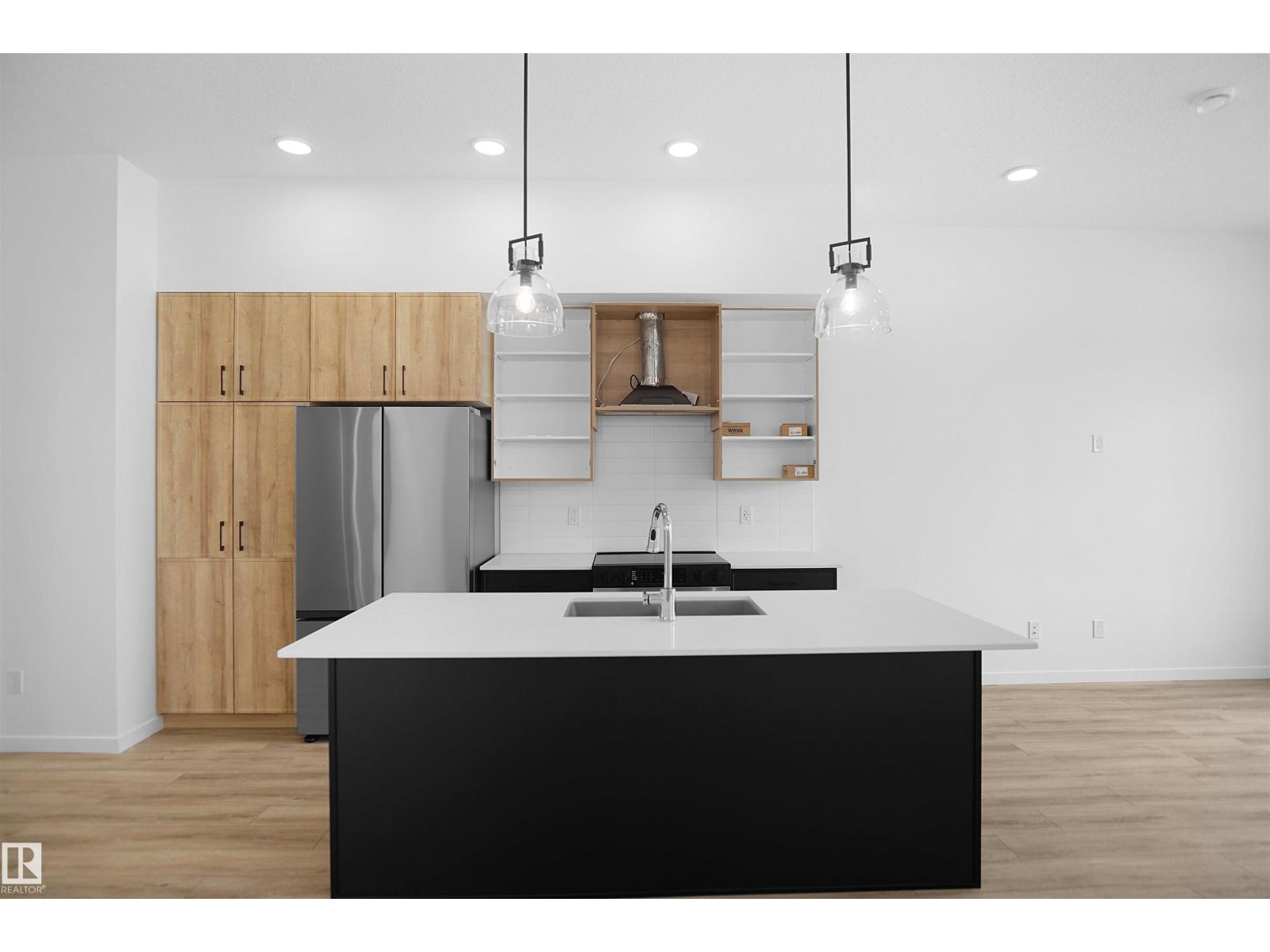 Photo 14 of 20603 42 Av Nw, Edmonton AB