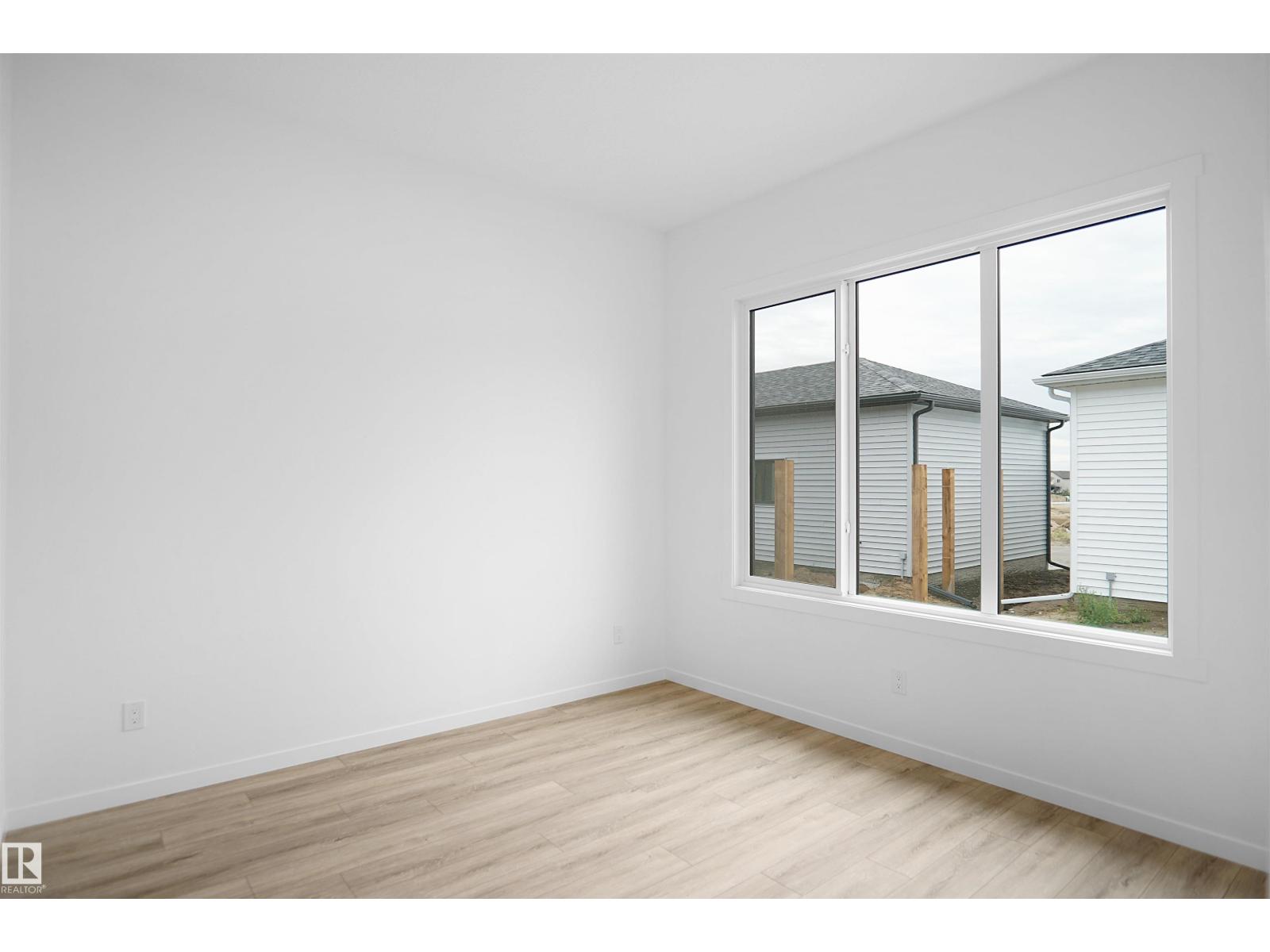 Photo 3 of 20603 42 Av Nw, Edmonton AB