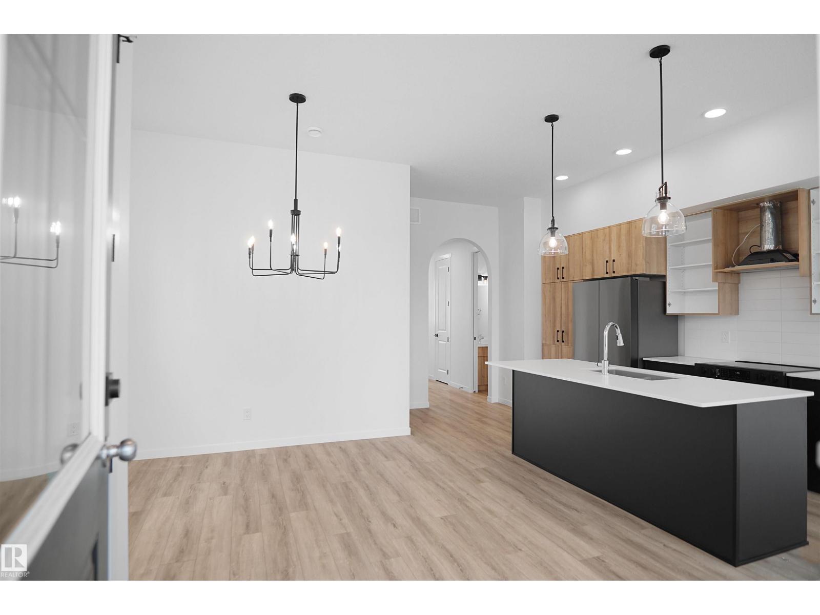 Photo 13 of 20603 42 Av Nw, Edmonton AB