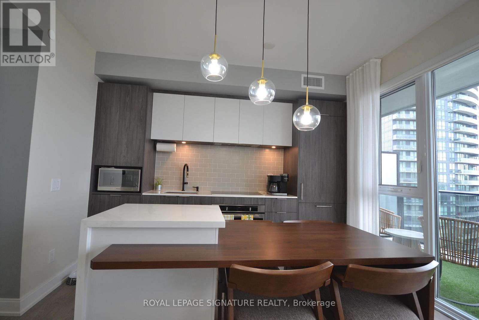 Photo 7 of 2406 70 Annie Craig Drive, Toronto ON