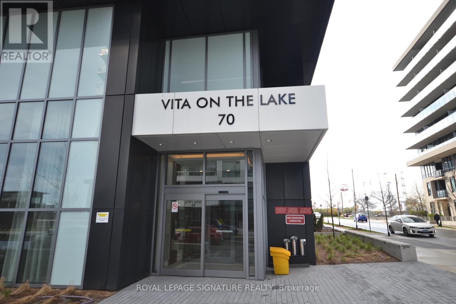 Photo 2 of 2406 70 Annie Craig Drive, Toronto ON