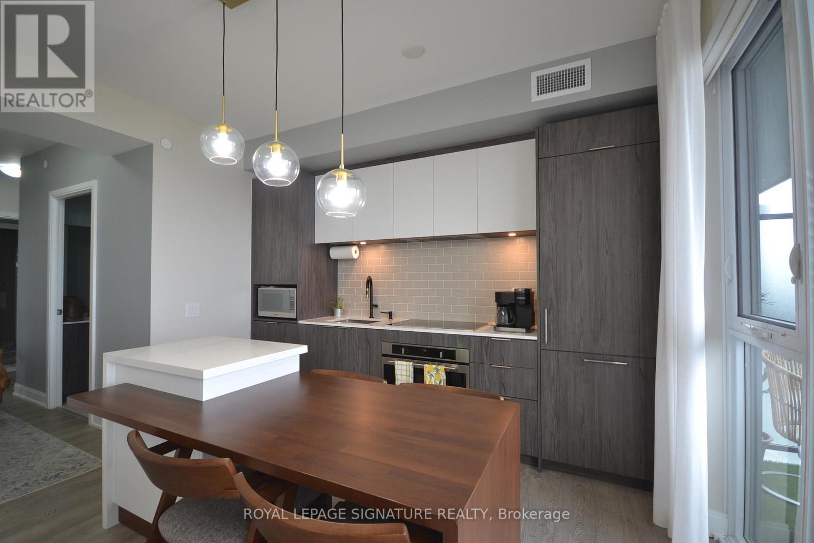 Photo 8 of 2406 70 Annie Craig Drive, Toronto ON