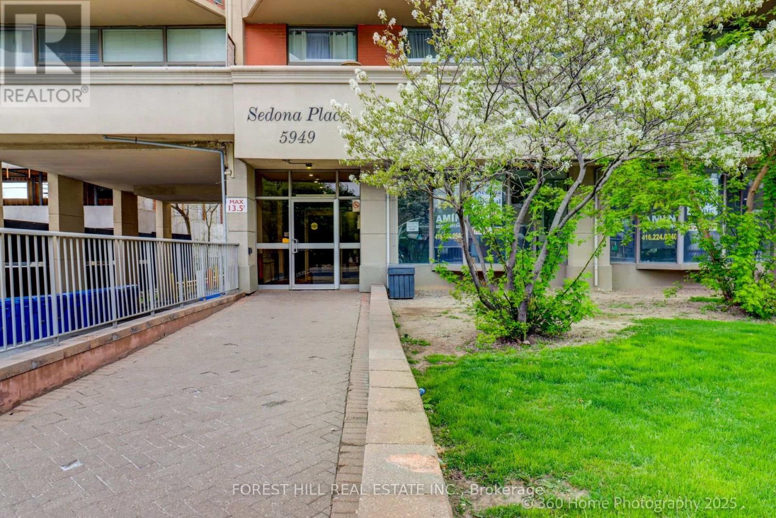 Photo 3 of 403 5949 Yonge Street, Toronto ON