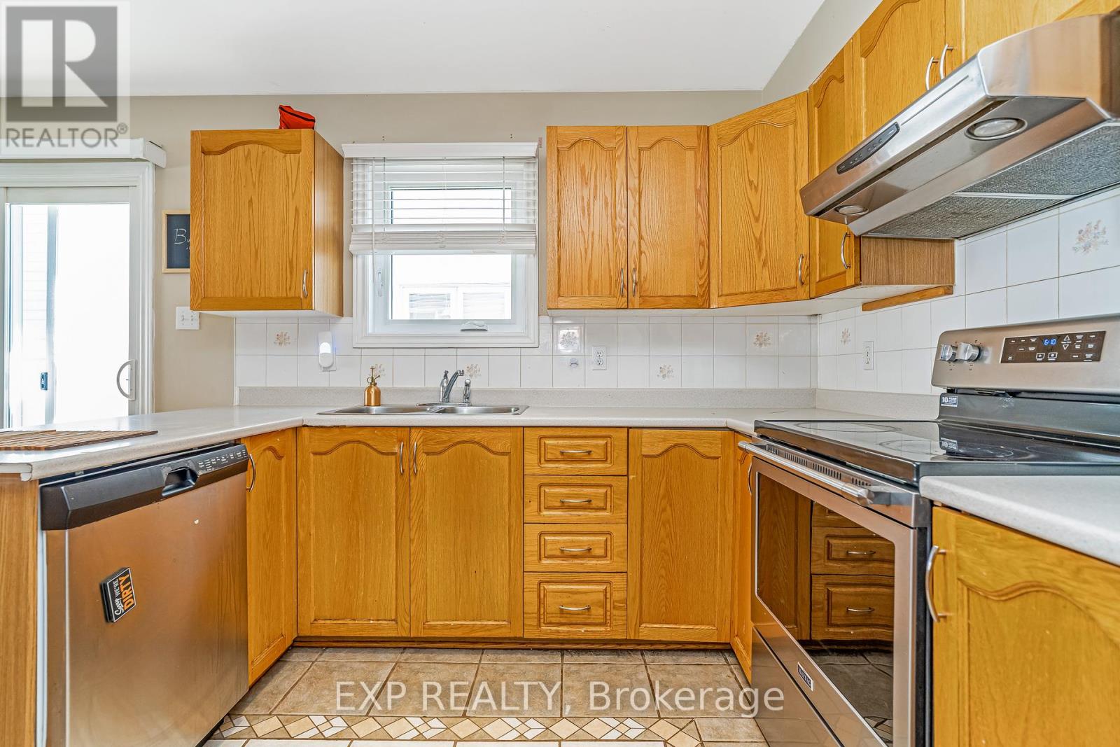 Photo 16 of 2103 Gardenway Drive, Ottawa ON